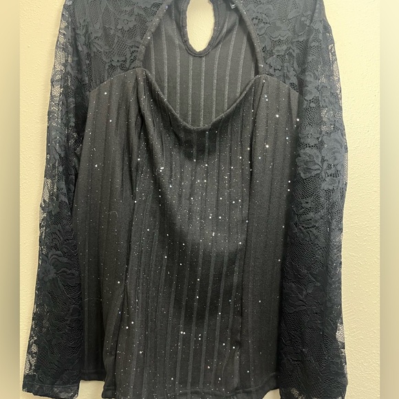 SHEIN Top - Picture 2 of 7